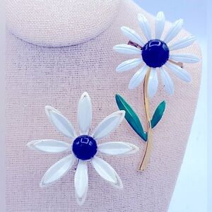 Vintage Retro Enamel Daisy Flowers White Petals With Black Center Pins 60s-70s